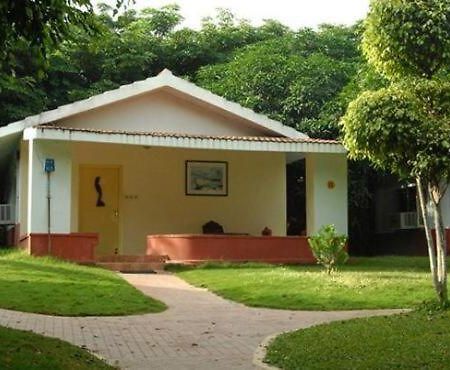 Pragati Resorts Kundakal Exterior foto